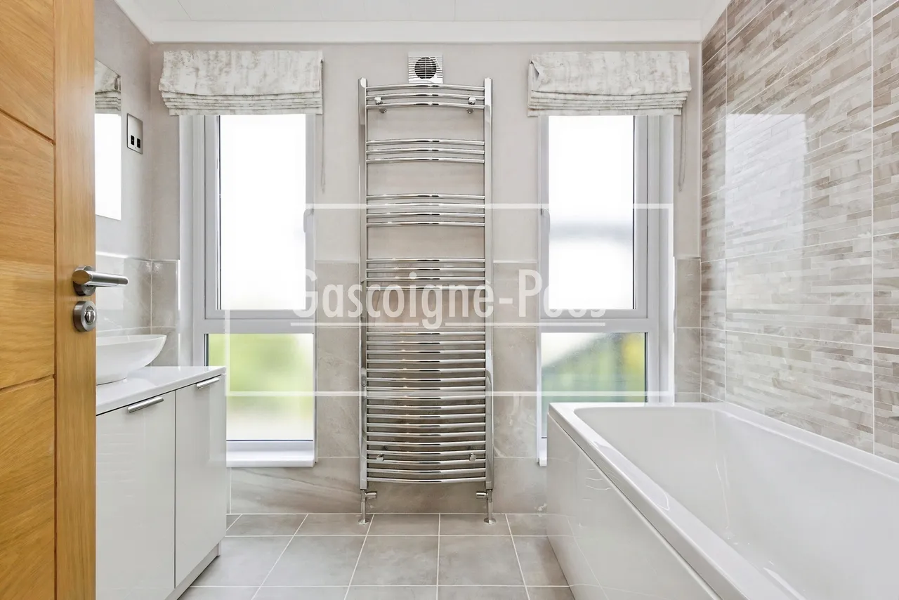 Portsmouth Road, Thursley, GU8, photo 9