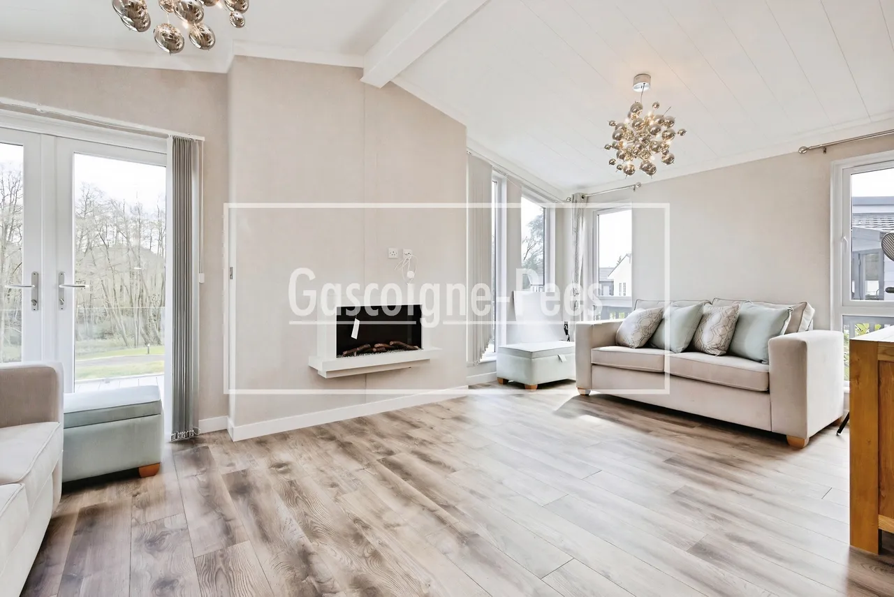 2 bed property to rent, Portsmouth Road, Thursley, GU8