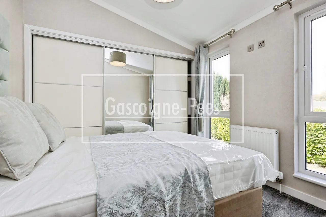 Portsmouth Road, Thursley, GU8, photo 8