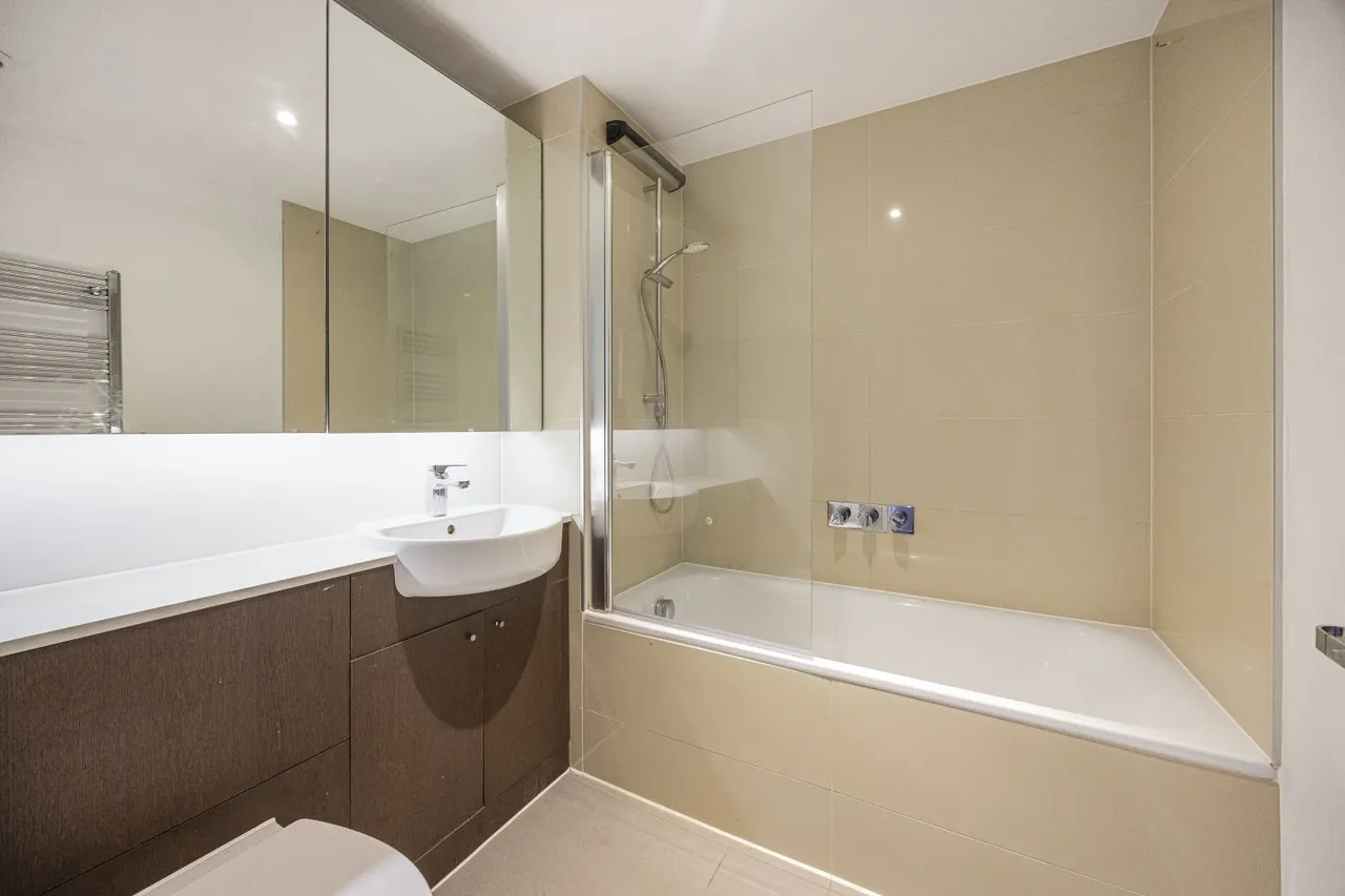 Logan Close, Stratford, E20, photo 10