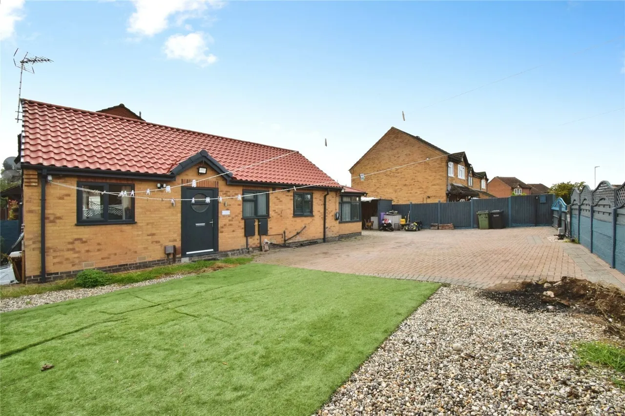 2 bed house for sale, Ervins Lock Road, Wigston, LE18