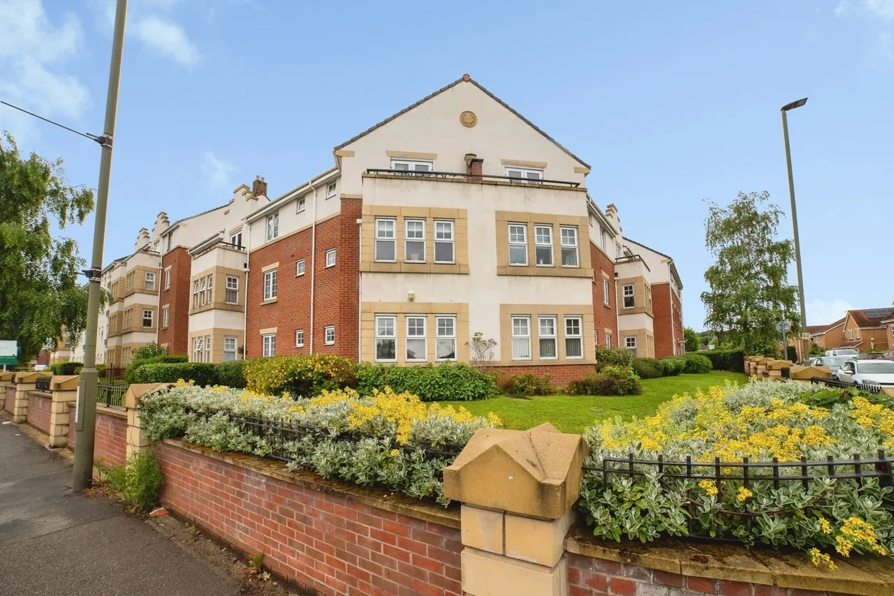 2 bed flat for sale — Archdale Close, Chesterfield, Derbyshire, S40
