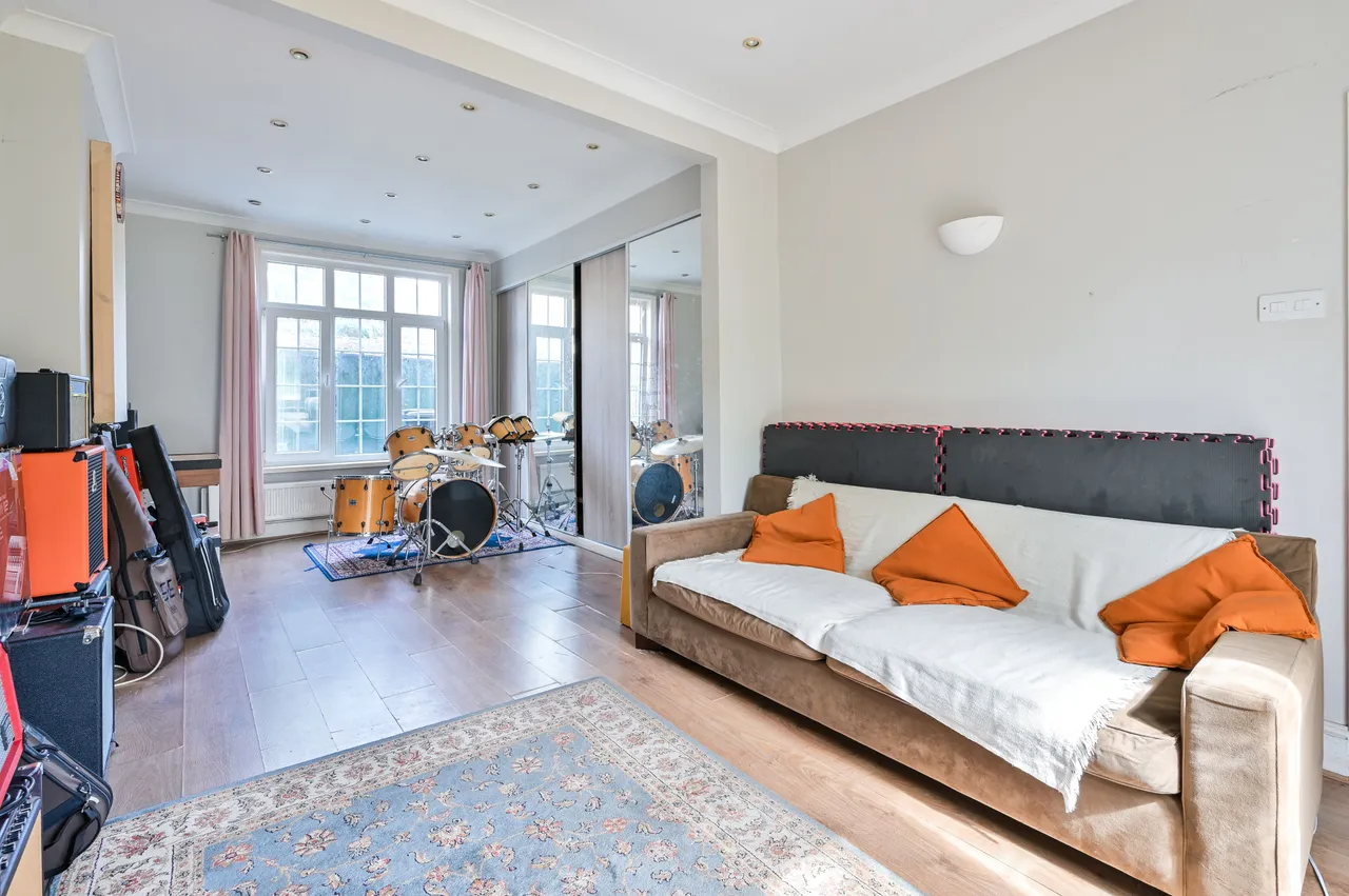 7 Firs Close, London, photo 2