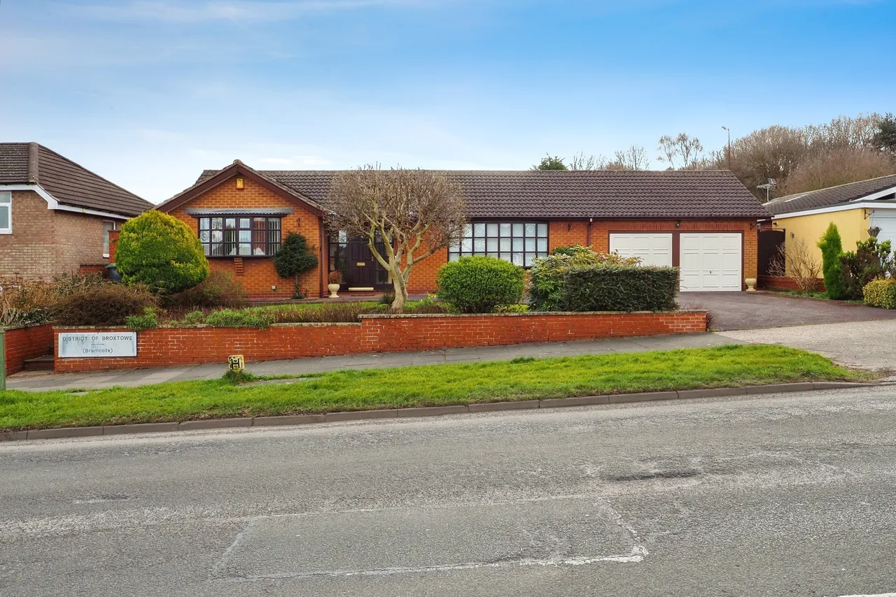 3 bed house for sale — Thoresby Road, Bramcote, Nottingham, Nottinghamshire, NG9