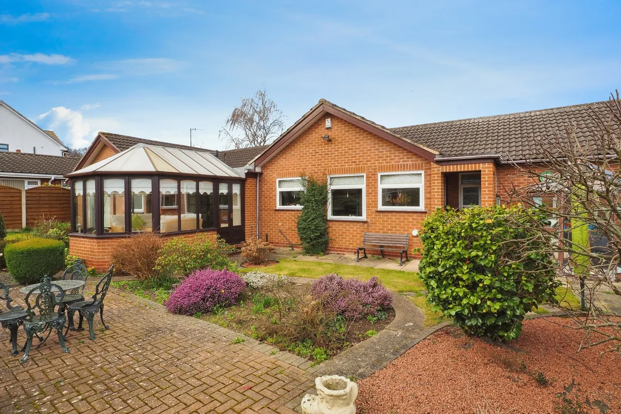 Thoresby Road, Bramcote, Nottingham, Nottinghamshire, NG9, photo 2