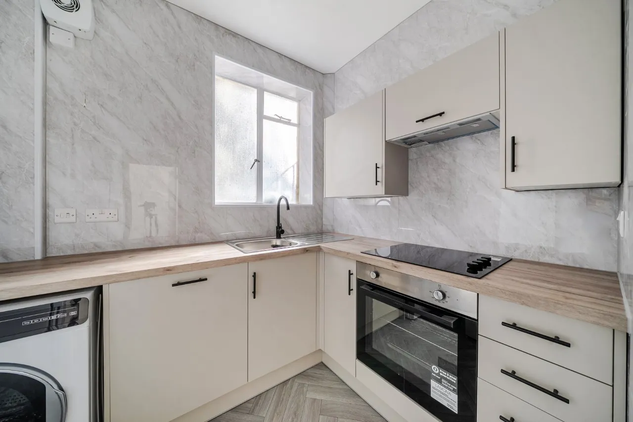 Charleville Road, Barons Court, W14, photo 2