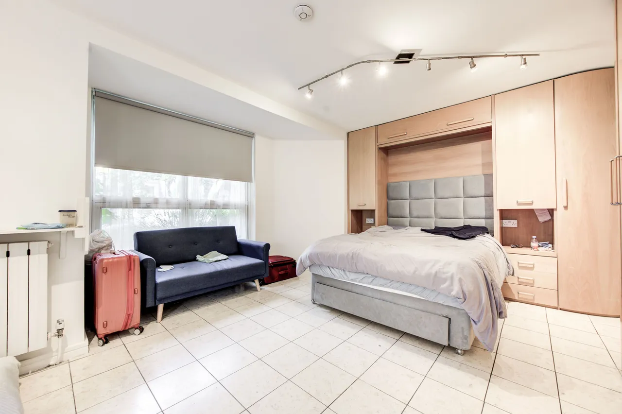 2 Sherborne Court, 180-186 Cromwell Road, London, photo 7