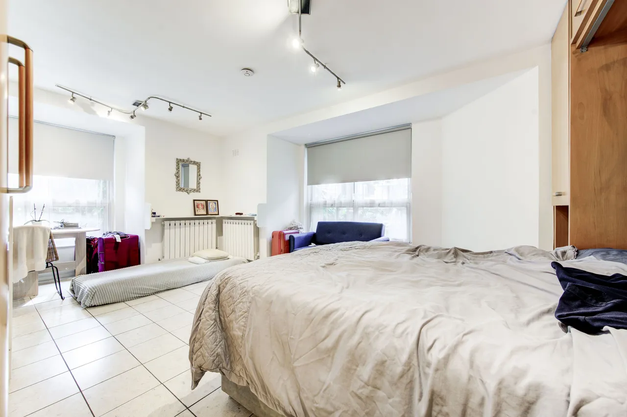 2 Sherborne Court, 180-186 Cromwell Road, London, photo 6