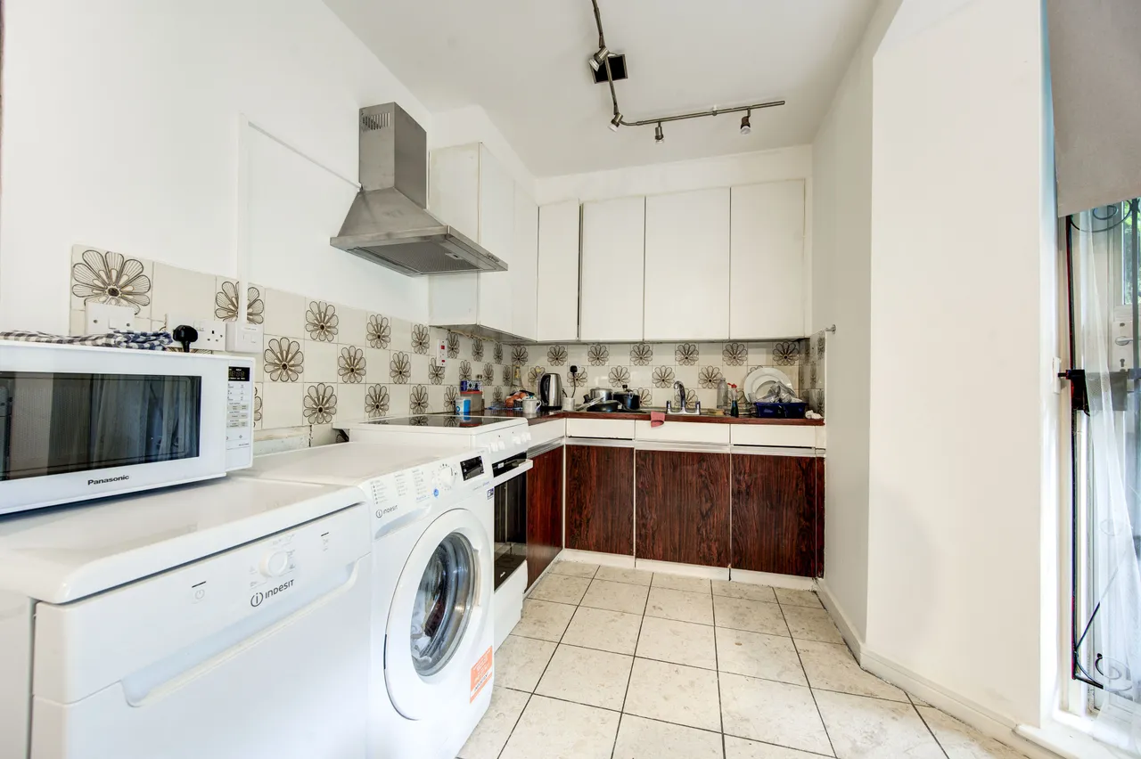 2 Sherborne Court, 180-186 Cromwell Road, London, photo 9