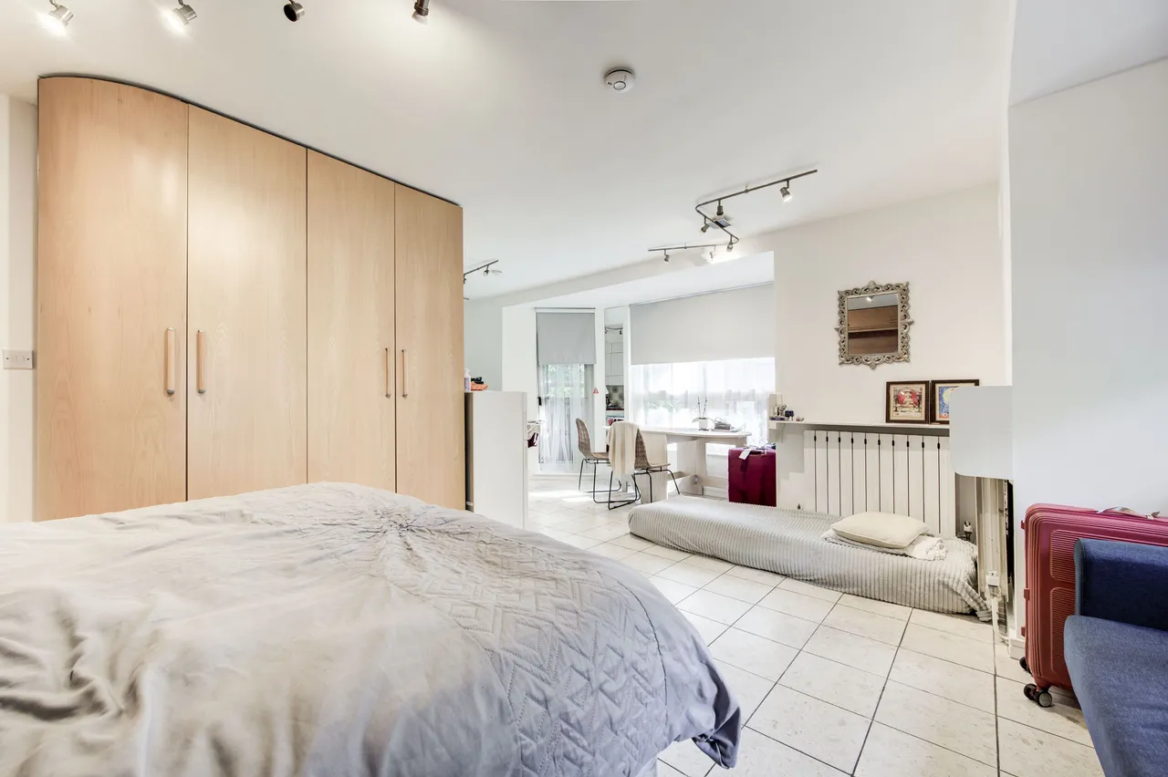 2 Sherborne Court, 180-186 Cromwell Road, London, photo 8
