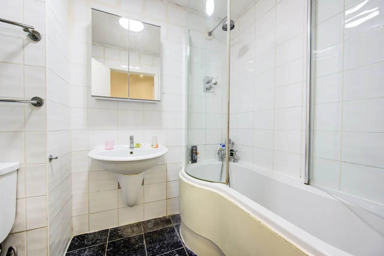 2 Sherborne Court, 180-186 Cromwell Road, London, photo 5