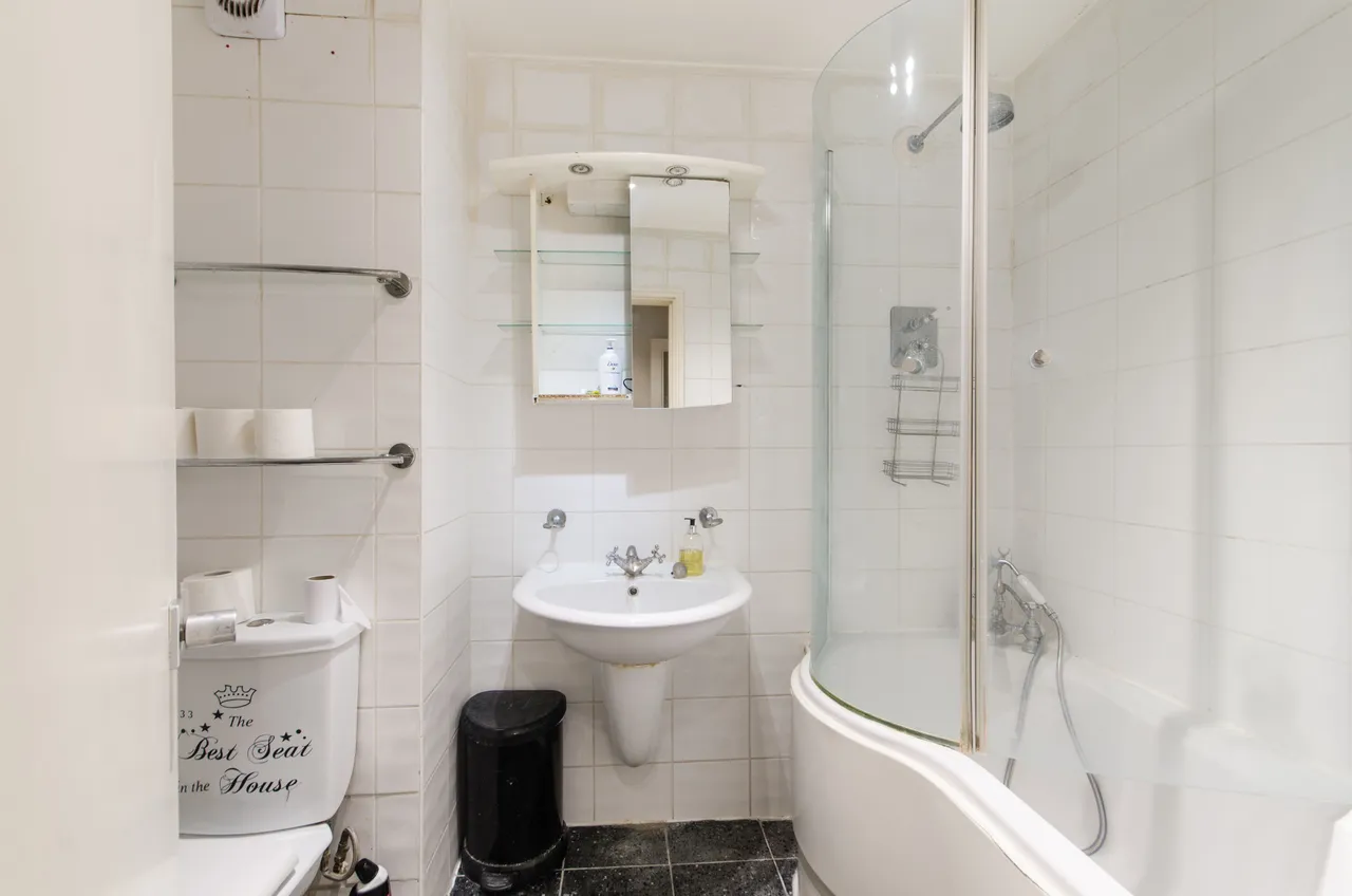 2 Sherborne Court, 180-186 Cromwell Road, London, photo 3