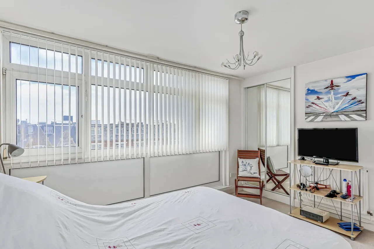 West Cliff Road, Bournemouth, photo 6