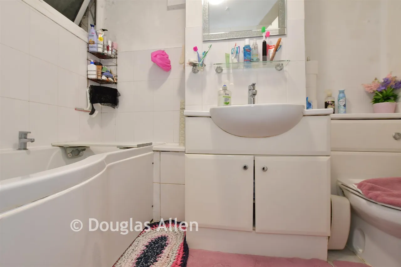 Ray Lodge Road, Woodford Green, IG8, photo 5
