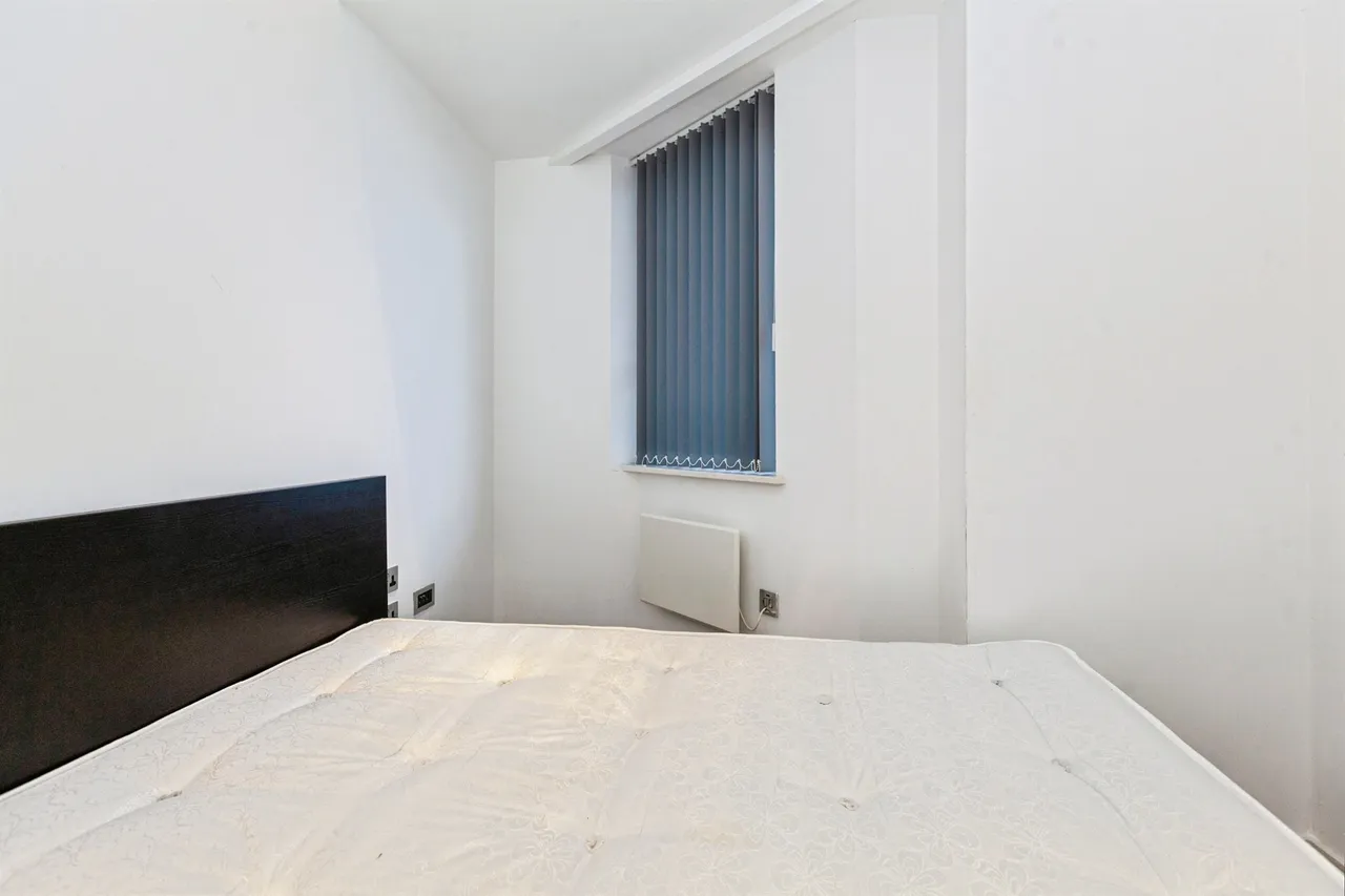 Wellington Street, Slough, SL1, photo 6