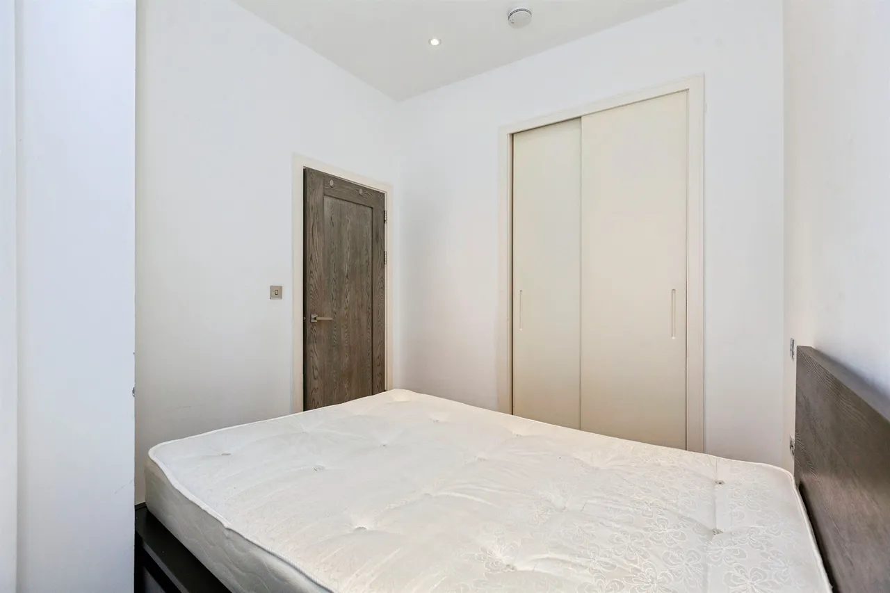 Wellington Street, Slough, SL1, photo 7