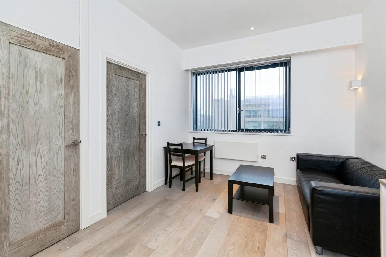 Wellington Street, Slough, SL1, photo 9
