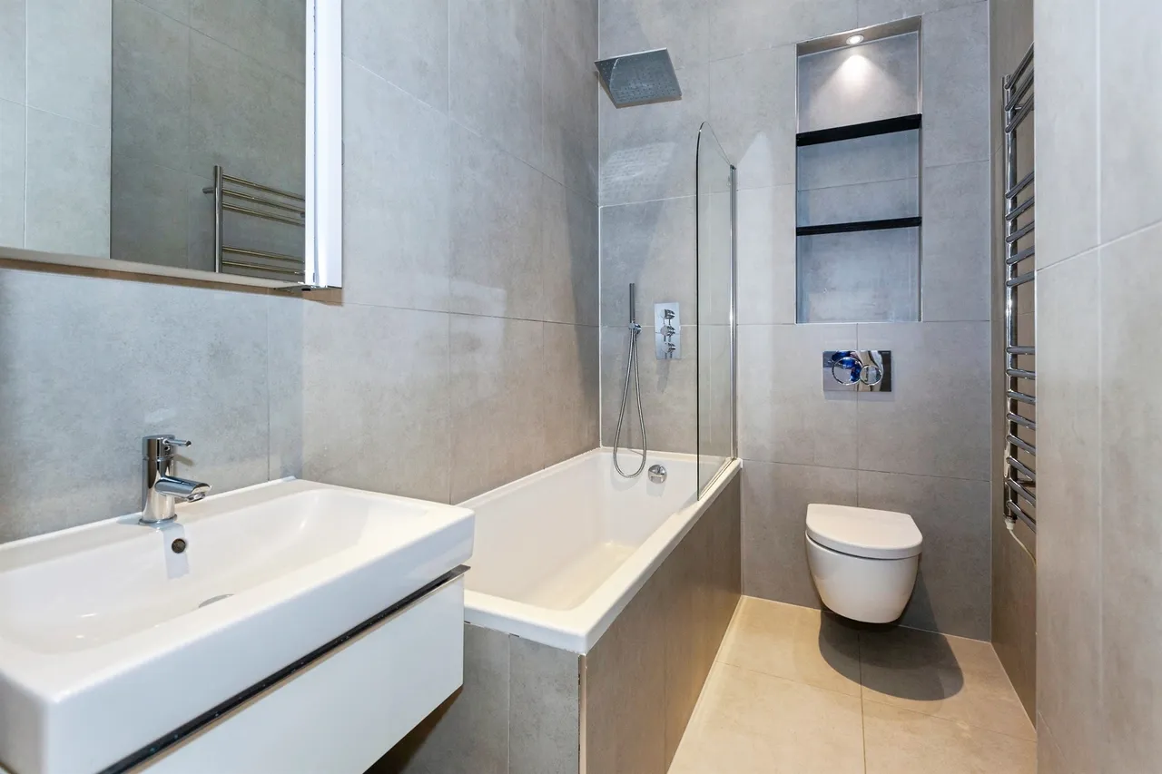 Wellington Street, Slough, SL1, photo 3