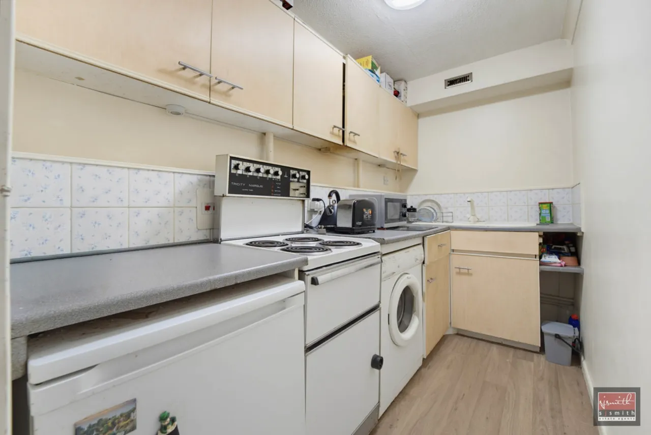 Bristol Close, Stanwell, photo 4