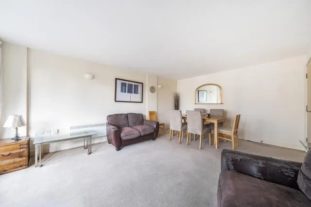 Chertsey Road, Woking, GU21, photo 5