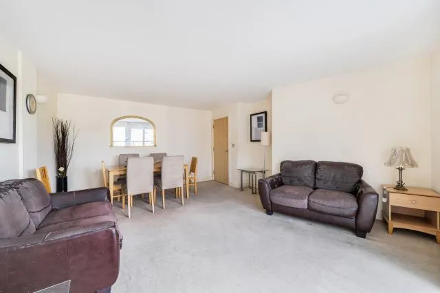 Chertsey Road, Woking, GU21, photo 7