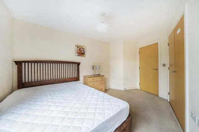 Chertsey Road, Woking, GU21, photo 9