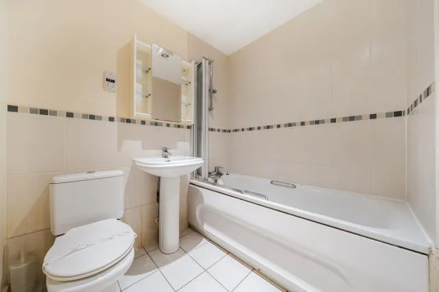 Chertsey Road, Woking, GU21, photo 12