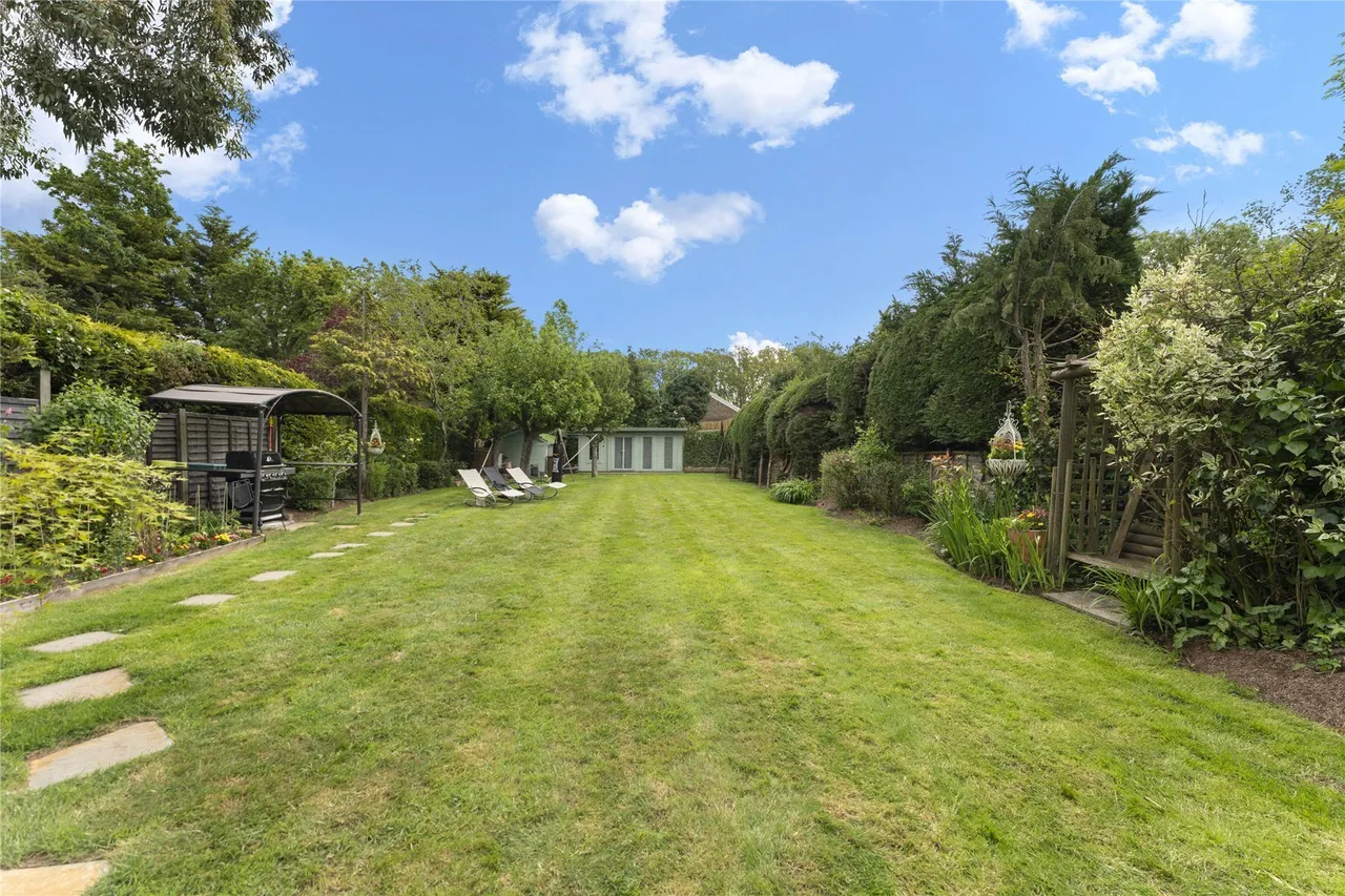 Forest Road, Effingham Junction, Leatherhead, Surrey, KT24, photo 2