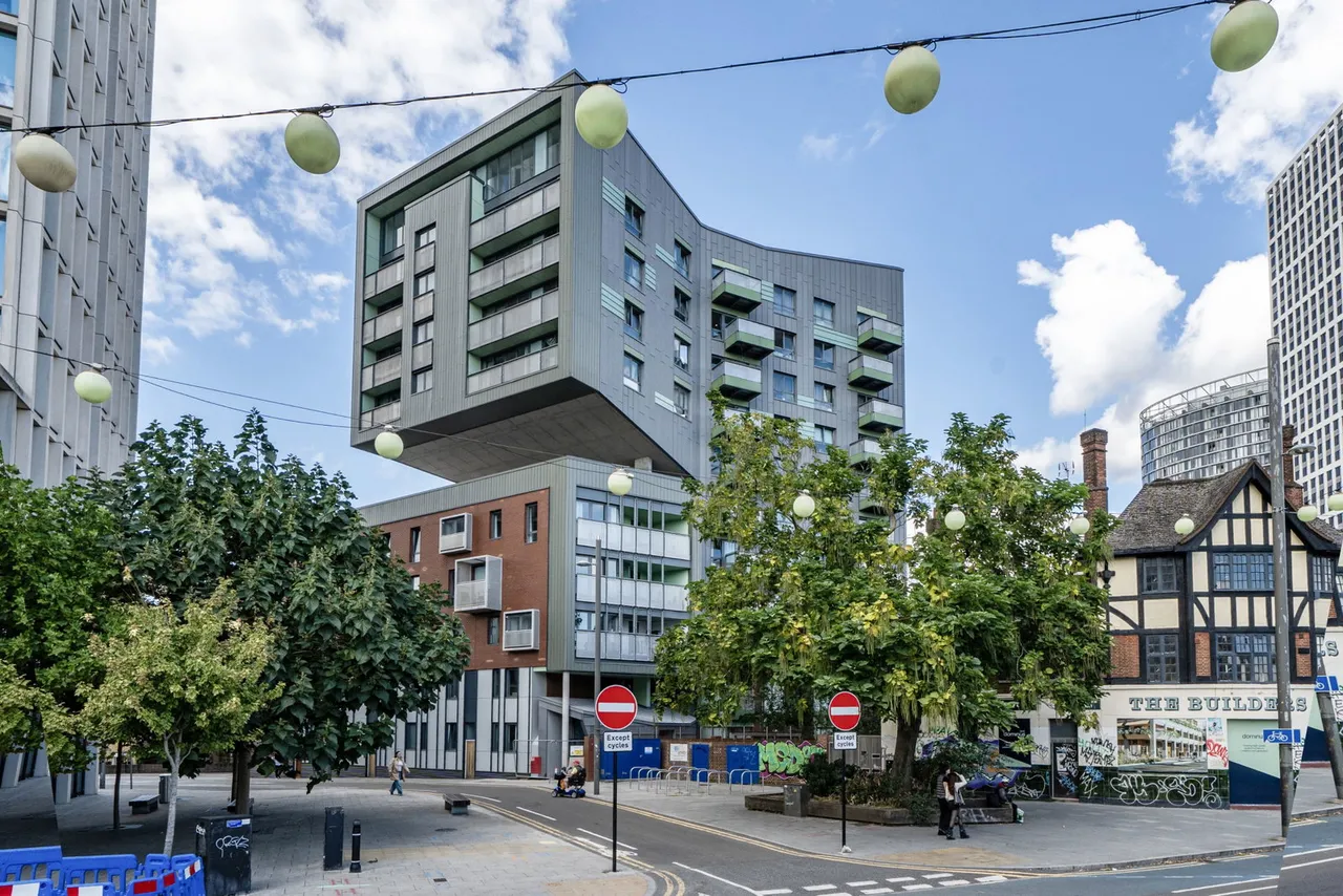 2 bed flat for sale — Lett Road, London, E15