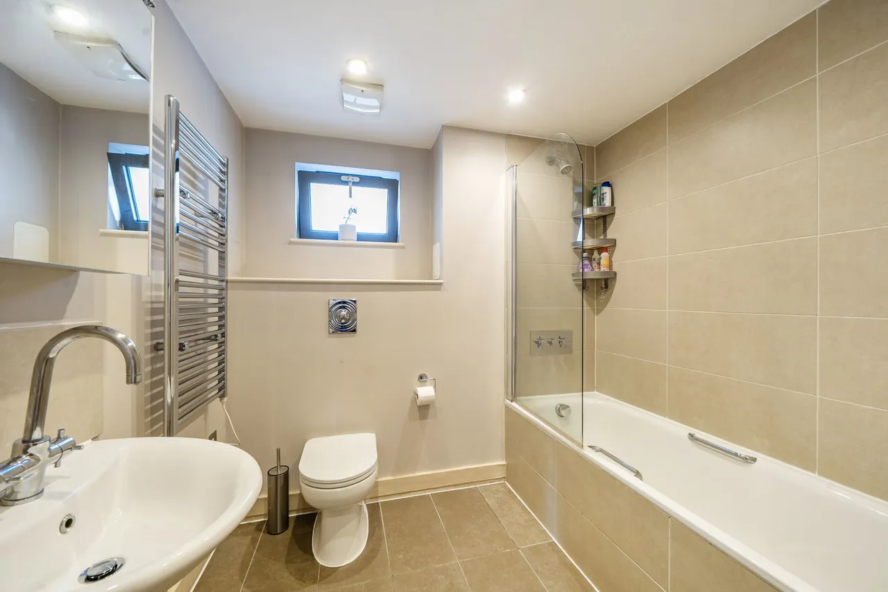 Lett Road, London, E15, photo 10