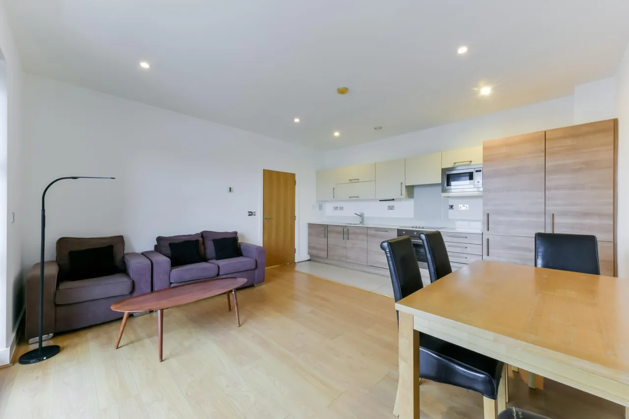 2 bed flat to rent, Cornell Square, Nine Elms, SW8