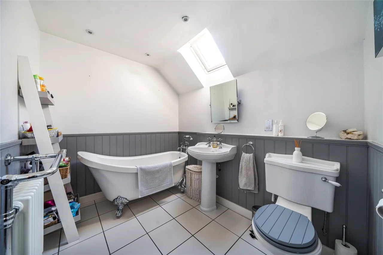 Vicarage Lane, Laleham, TW18, photo 3