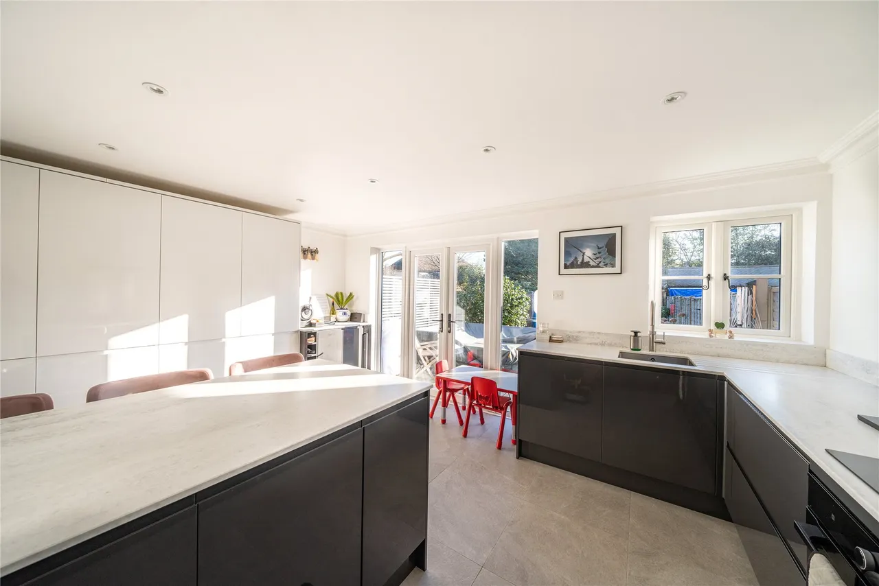 Vicarage Lane, Laleham, TW18, photo 14