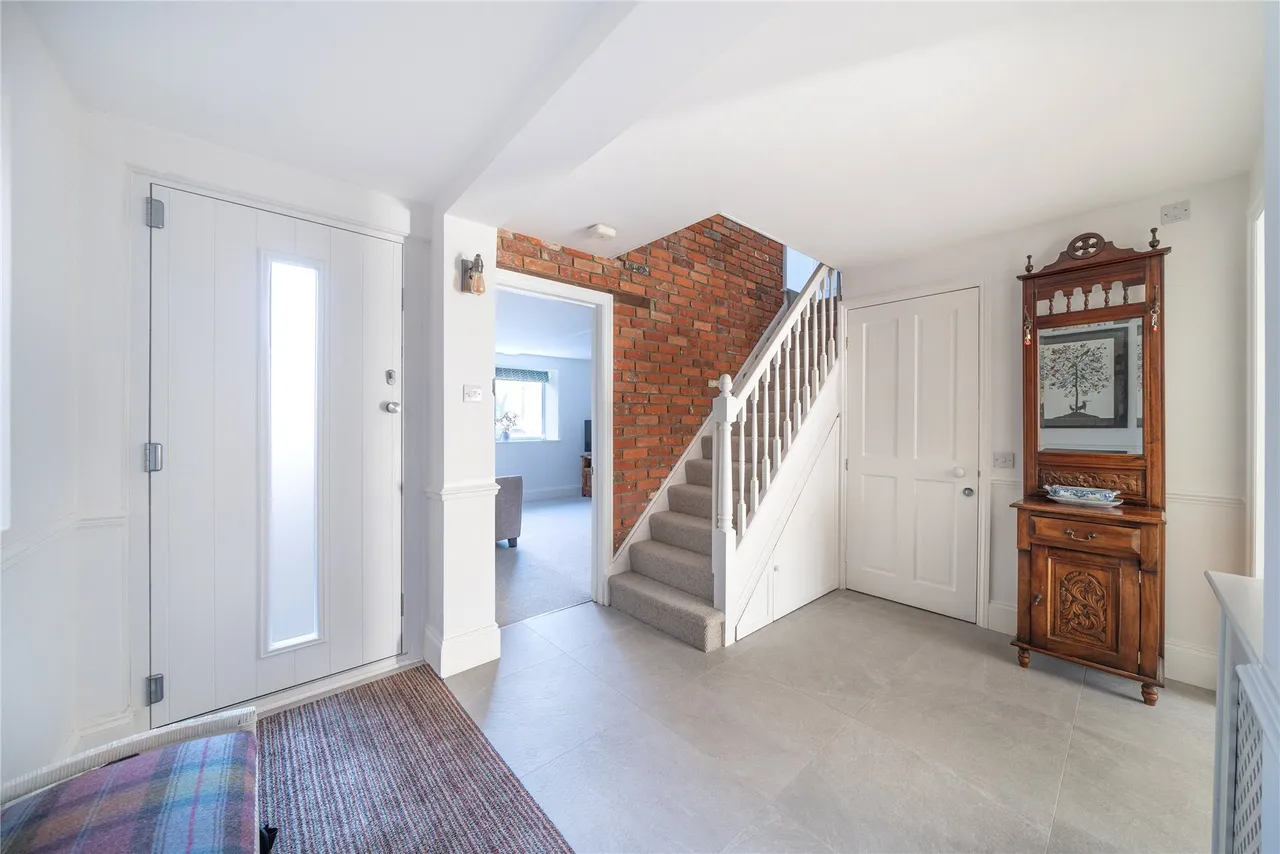 Vicarage Lane, Laleham, TW18, photo 9
