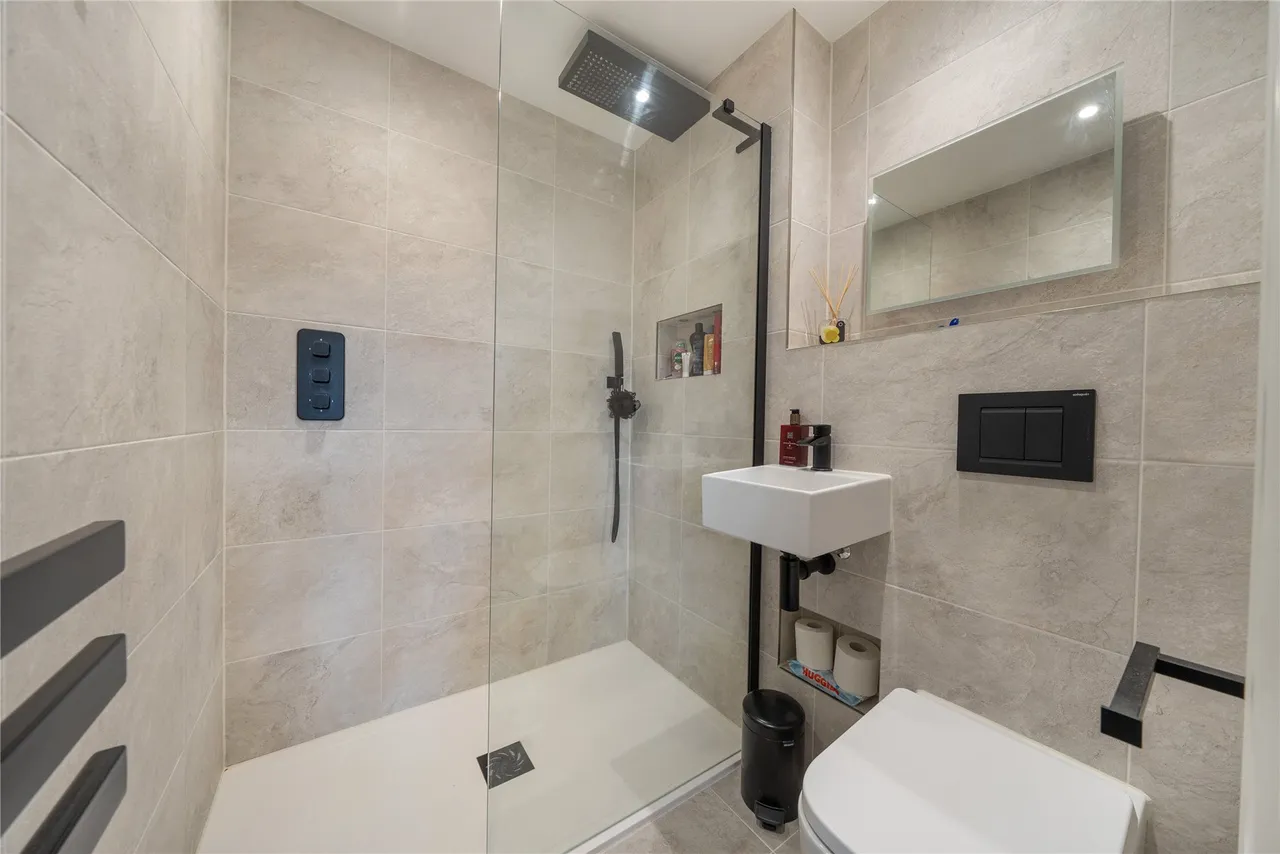 Vicarage Lane, Laleham, TW18, photo 7