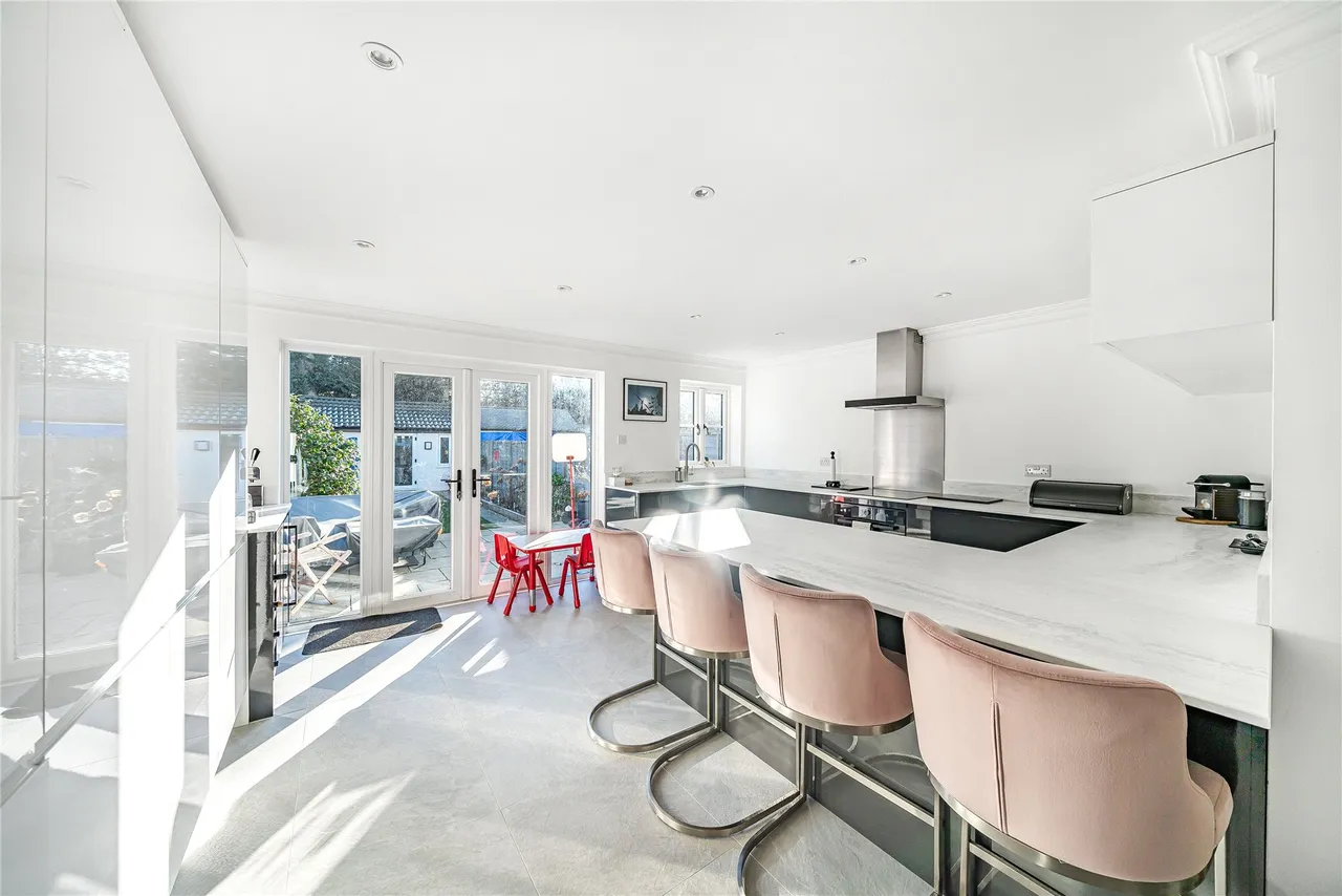 Vicarage Lane, Laleham, TW18, photo 16
