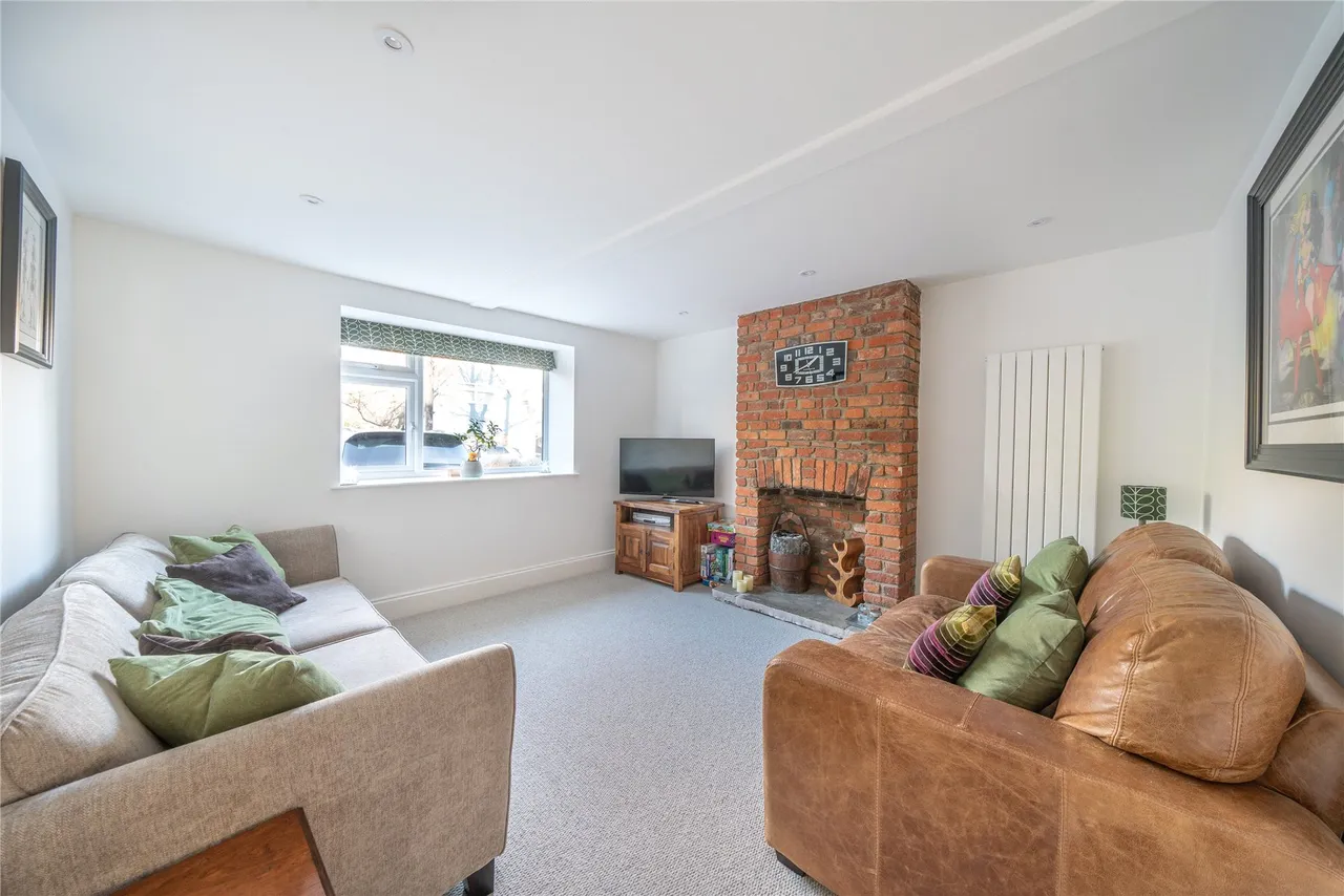 Vicarage Lane, Laleham, TW18, photo 2