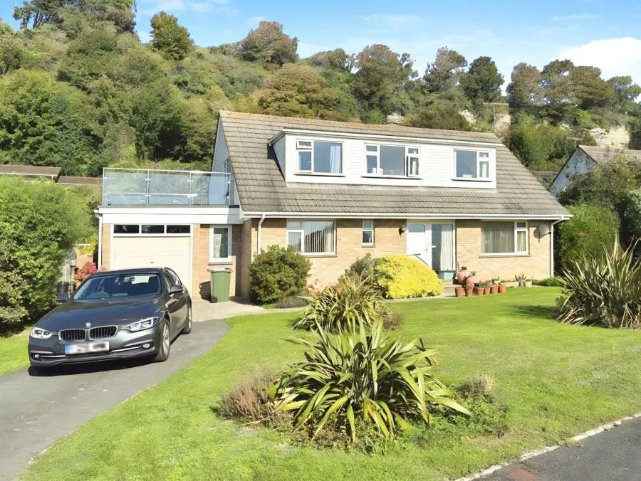 3 bed house for sale, Twining Road, St. Lawrence, PO38