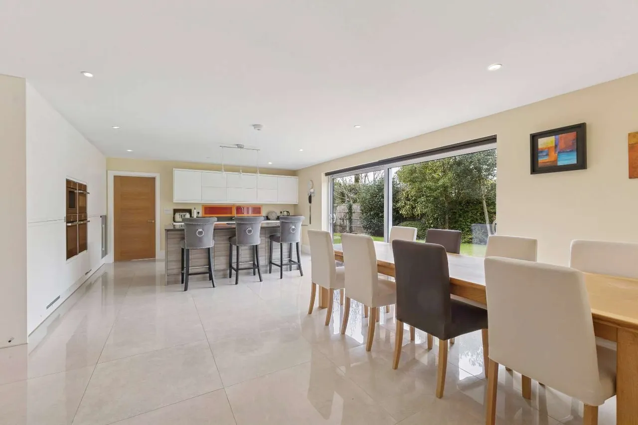 Portsmouth Road, Hindhead, Hampshire, GU26 6FQ, photo 4