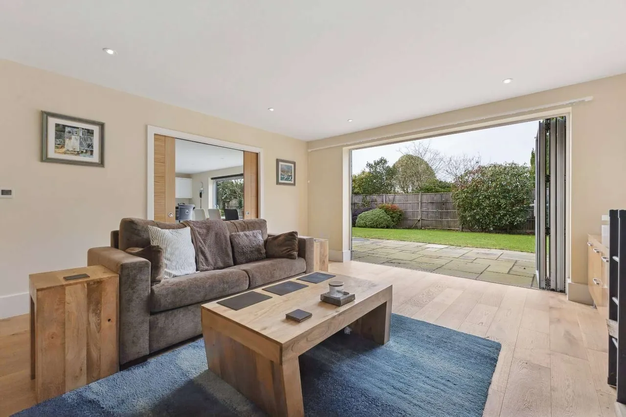 Portsmouth Road, Hindhead, Hampshire, GU26 6FQ, photo 6