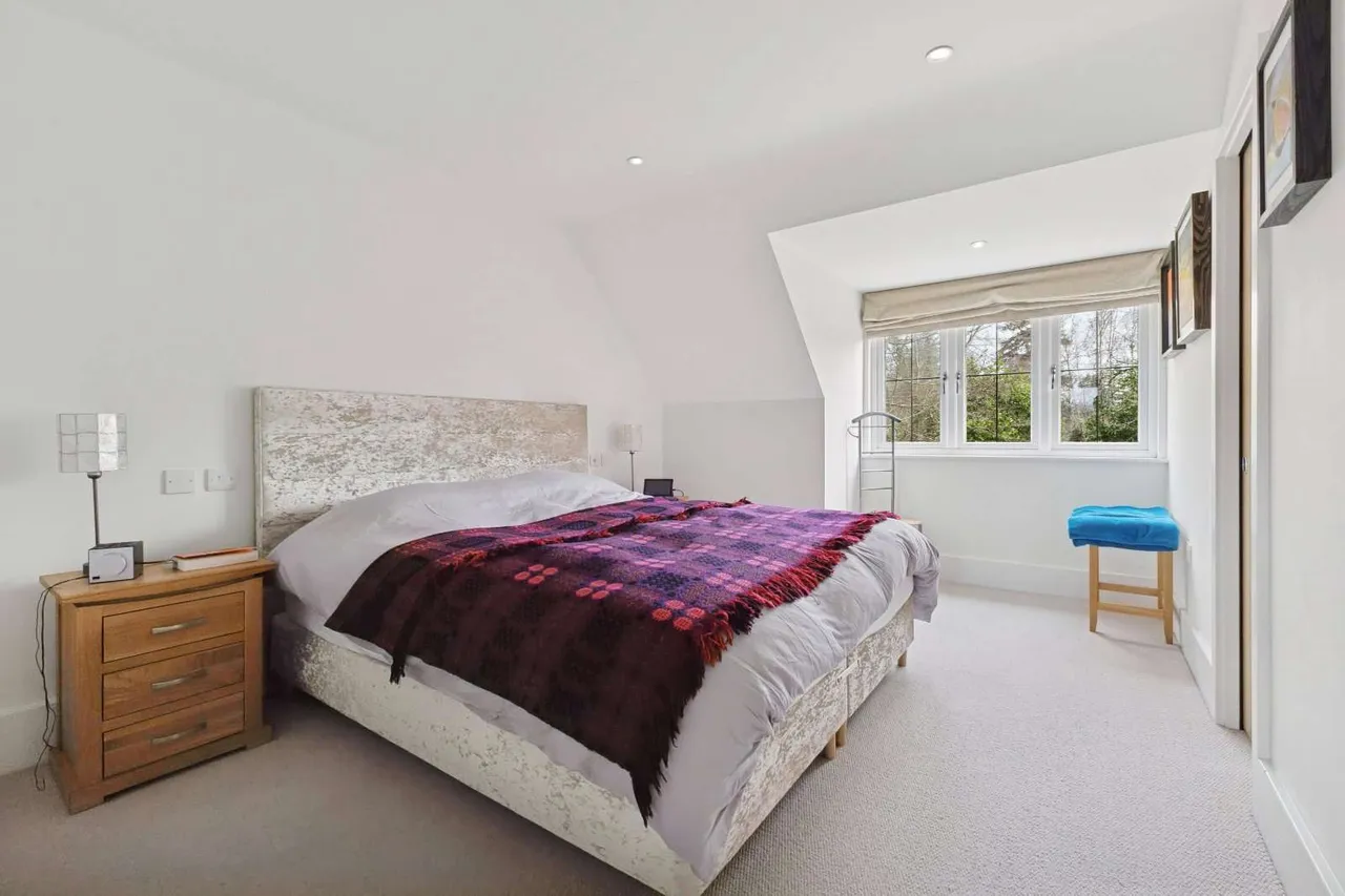 Portsmouth Road, Hindhead, Hampshire, GU26 6FQ, photo 8