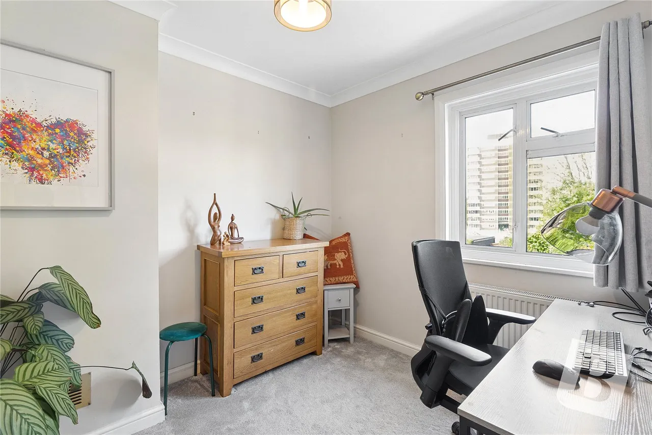 Abbs Cross Lane, Hornchurch, RM12, photo 10
