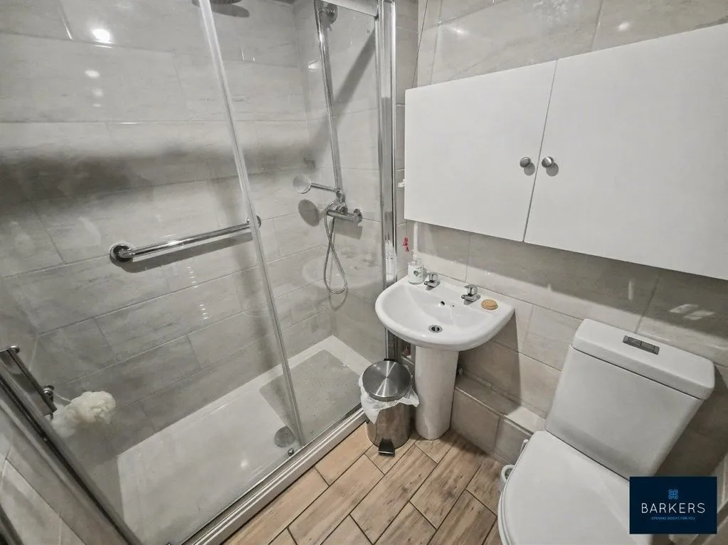 High Street, Heckmondwike WF16 0AL, photo 6