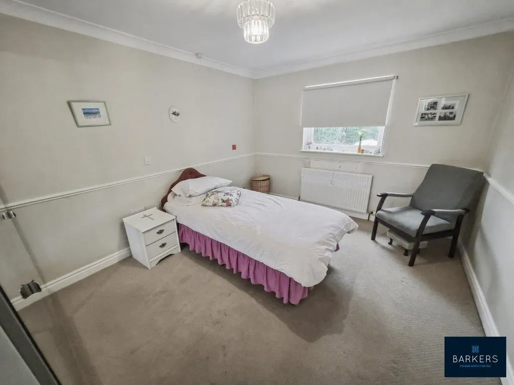 High Street, Heckmondwike WF16 0AL, photo 9
