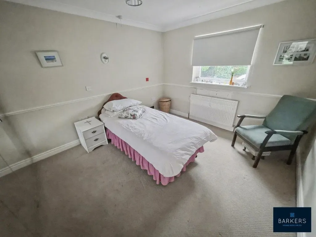 High Street, Heckmondwike WF16 0AL, photo 5