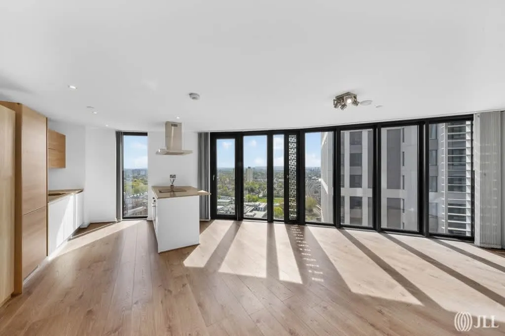 2 bed flat for sale, Station Street, London, E15