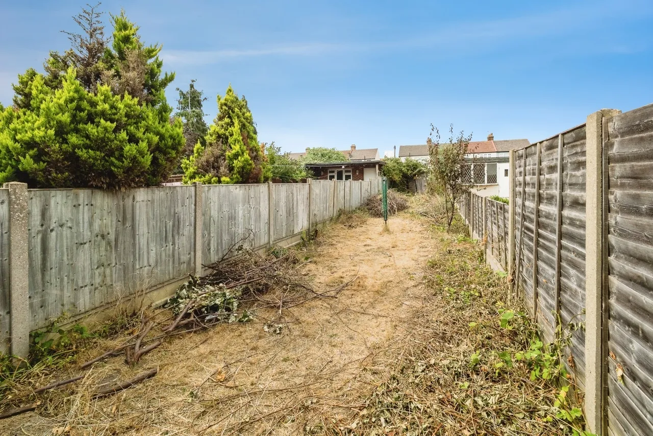 Mayswood Gardens, Dagenham, RM10, photo 5