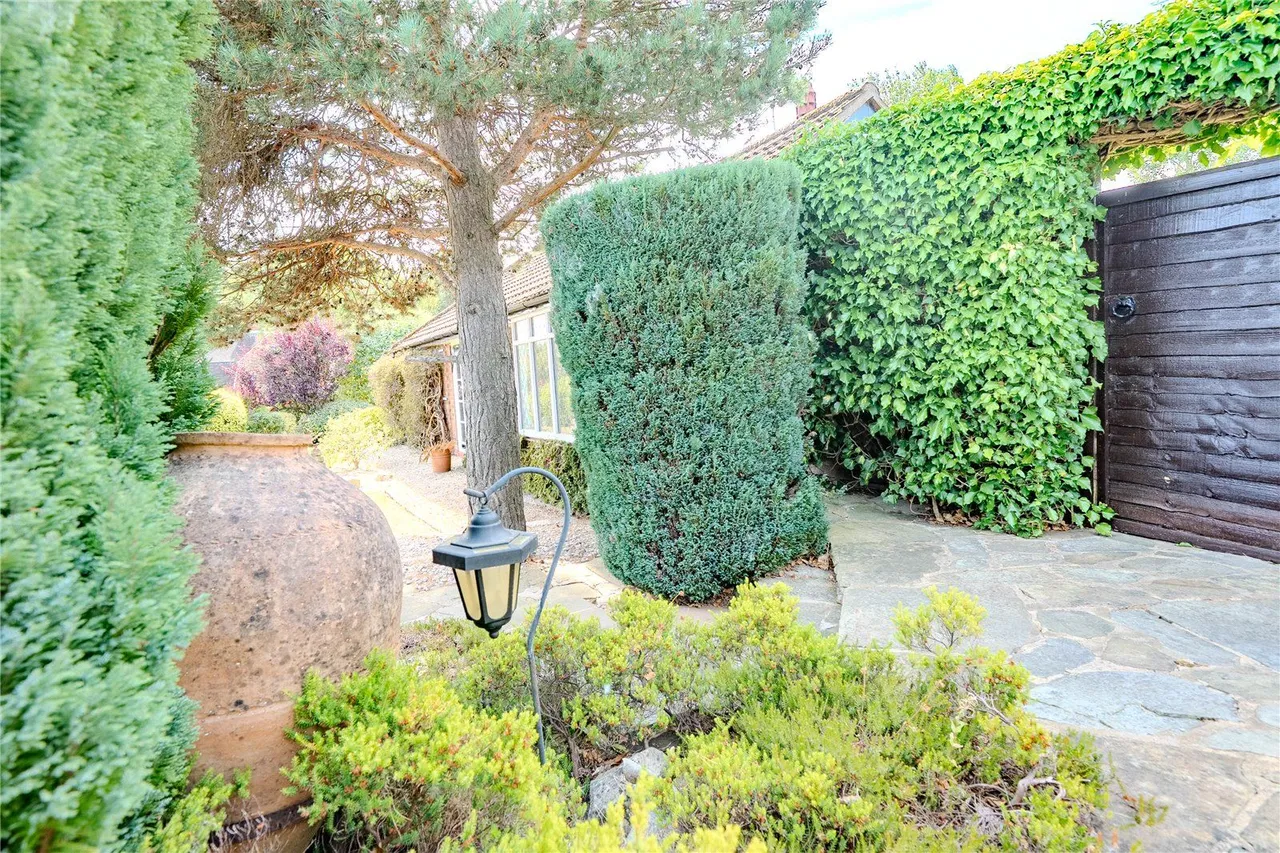 Rockwood Crescent, Calverley, LS28, photo 24