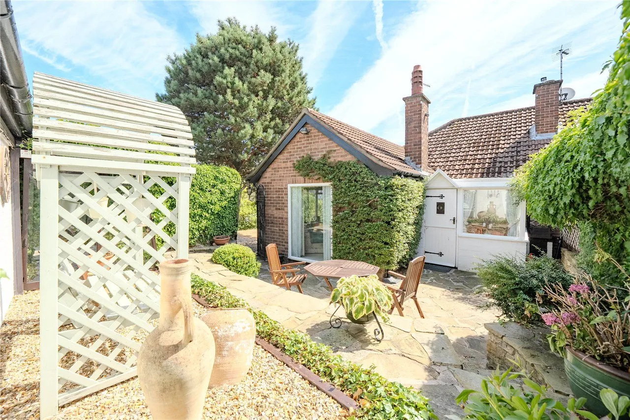 Rockwood Crescent, Calverley, LS28, photo 22