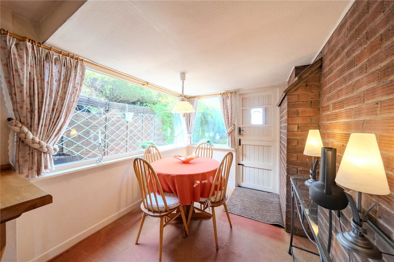 Rockwood Crescent, Calverley, LS28, photo 4